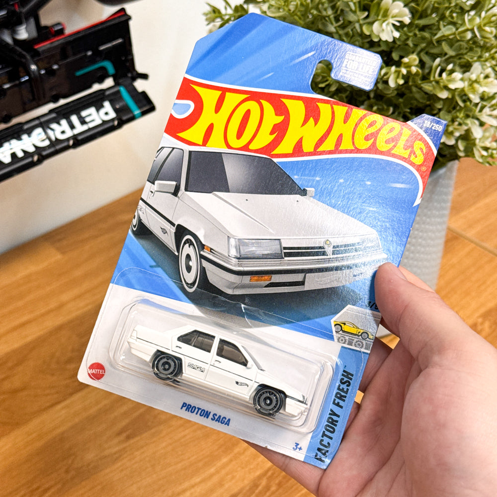Hot Wheels Proton Saga satin white VS |